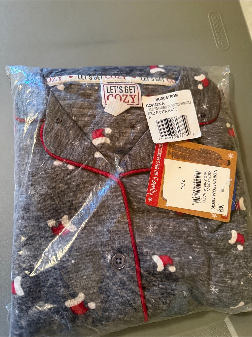 Boy’s Christmas pajamas (size8)